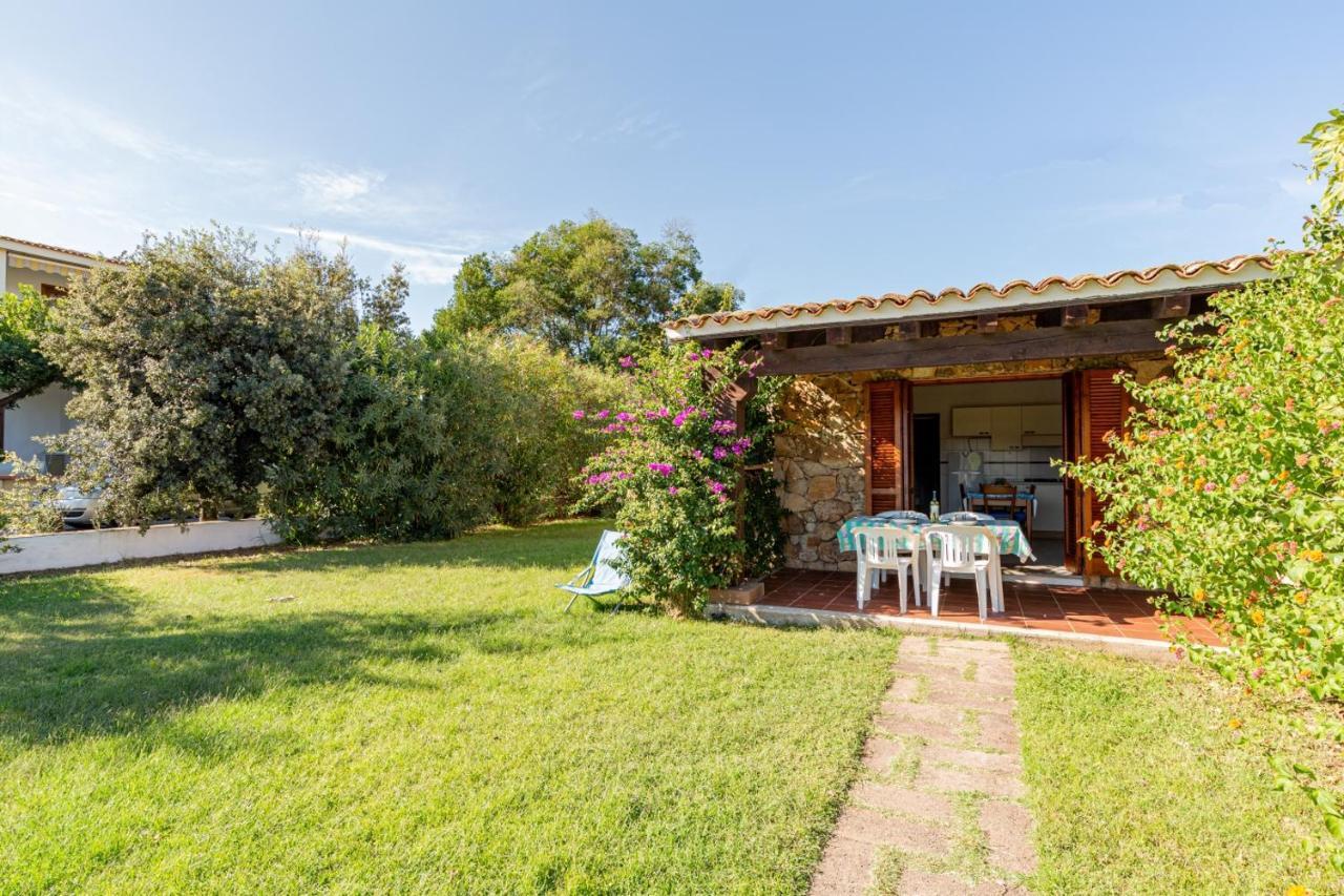 Appartamento Trilocale Le Canne 6 Posti Letto Con Giardino San Teodoro  Exterior photo