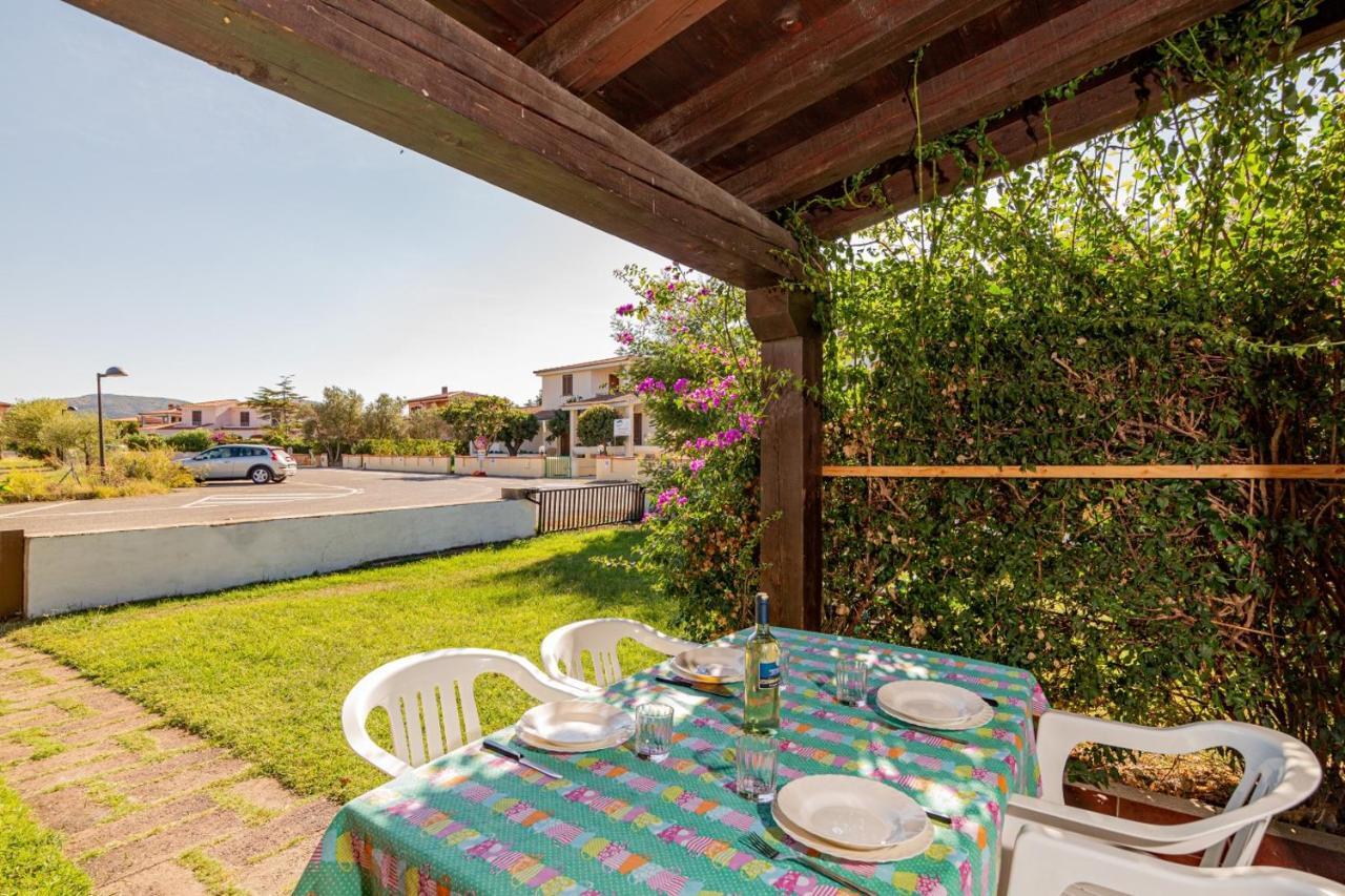 Appartamento Trilocale Le Canne 6 Posti Letto Con Giardino San Teodoro  Exterior photo