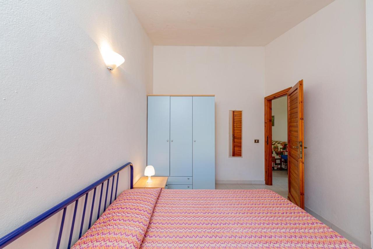 Appartamento Trilocale Le Canne 6 Posti Letto Con Giardino San Teodoro  Exterior photo