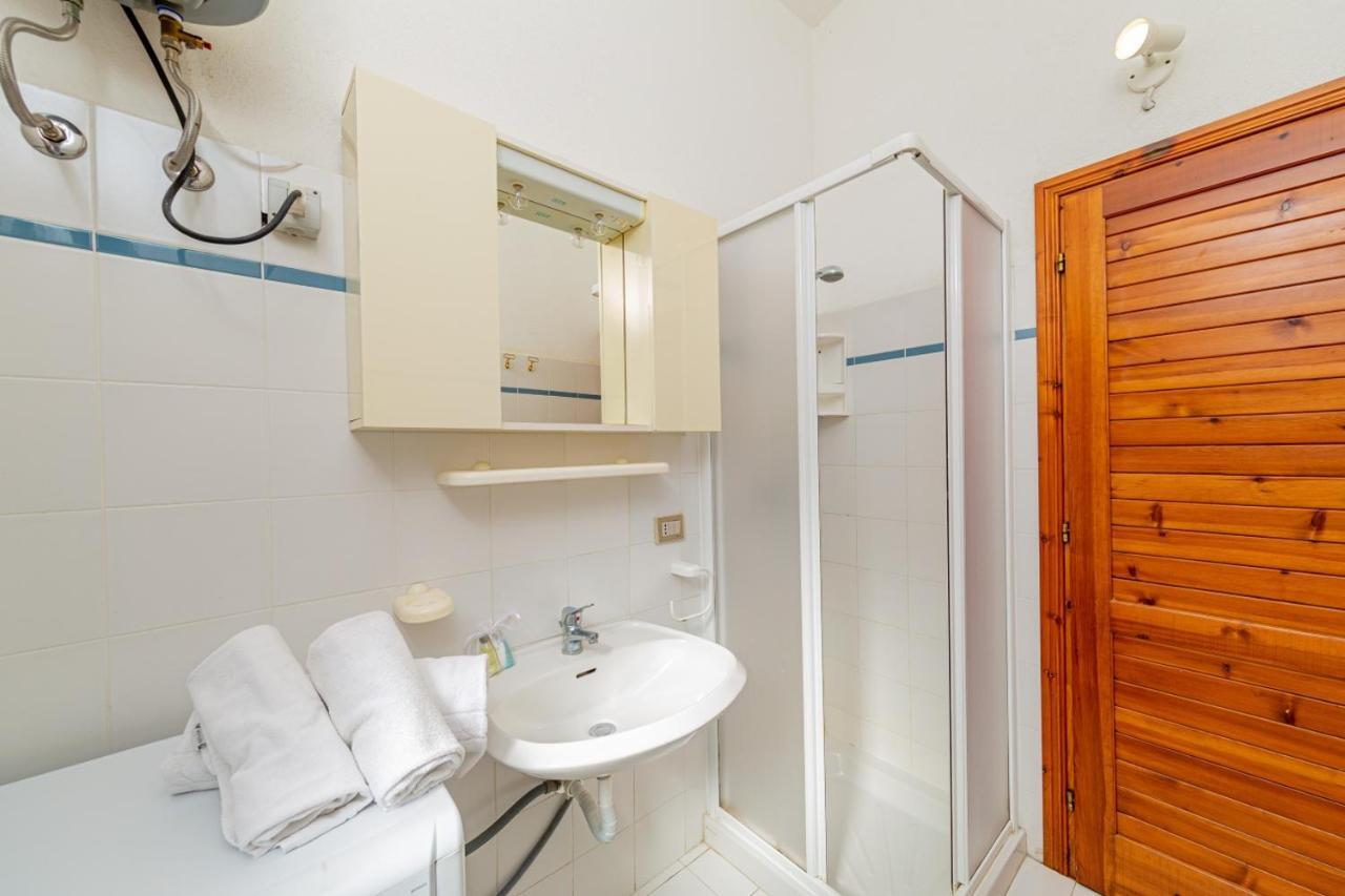 Appartamento Trilocale Le Canne 6 Posti Letto Con Giardino San Teodoro  Exterior photo
